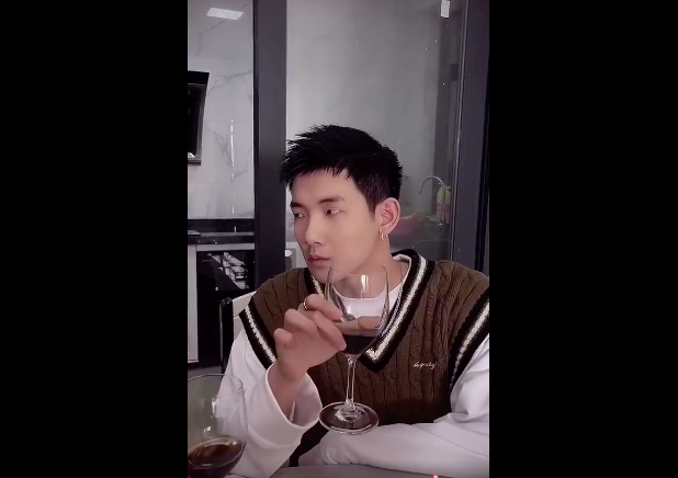 鸟哥笔记,视频直播,卡思数据,抖音,涨粉,行业报告,案例,短视频,抖音,直播 @河马君 两月增粉近900W,有何“奥妙”?