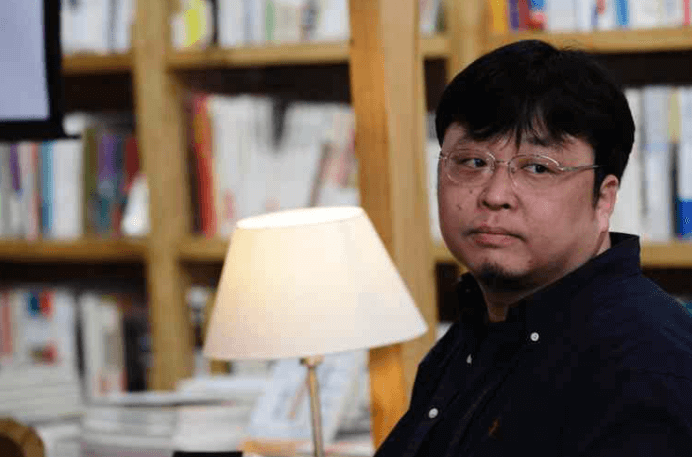 罗永浩辟谣离开科技界 称十年内AR眼镜不太可能商业化
