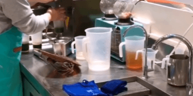 中国线下生意最大的韭菜,就是那些加盟了奶茶店的人