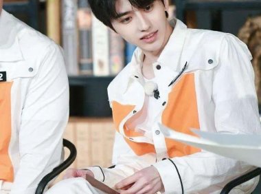 年轻人经济学:10%天天喝酒,汉服年增长77%,筋膜枪一年降价8倍