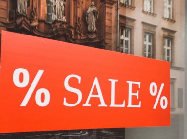 拼多多特斯拉终有一战,背后是投放渠道博弈之难